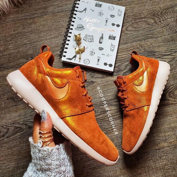 Nike Shoes - NEW🎃Nike Roshe One Prm (Rare)